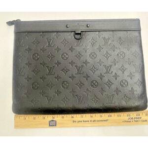 Louis Vuitton Discovery Pochette Monogram SHADOW Eclipse Canvas GM